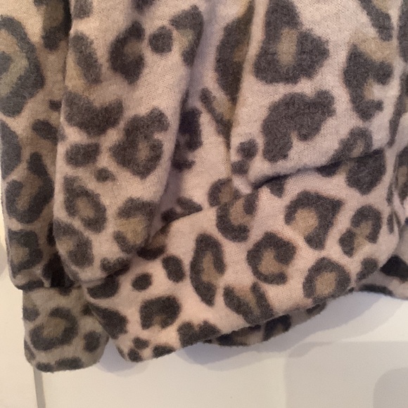 Leopard print oversized brushed fleece shirt - Picture 3 of 4